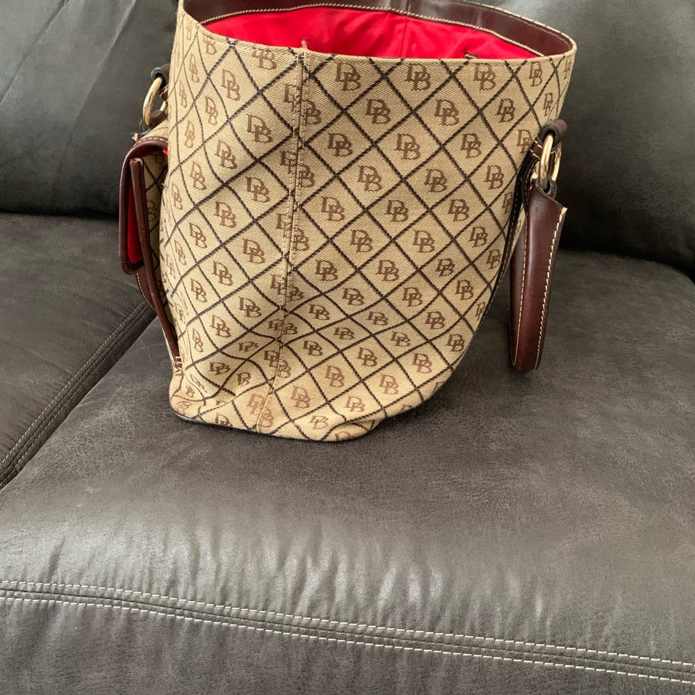 Dooney & Bourke